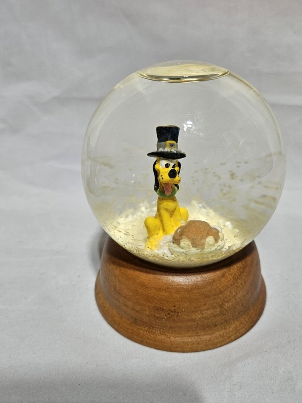 Disney NE Pluto Thanksgiving Holiday Crystal Snow Globe Vintage Limited Edition - Picture 5 of 12
